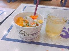 Quán đẹp, yogurt và nước uống ngon, topping cũng nhiều nữa. Tha hồ lựa chọn luôn. Lại thêm nhân viên nhiệt tình, ra vào còn được mở cửa và chào hỏi rất lịch sự. Lần sau có dịp sẽ ghé lại