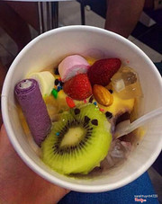 Đây là hình năm trước có kiwi và dâu tươi nữa, năm nay thành mứt kiwi rồi