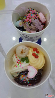 Kem ngon với nhiều hương vị, topping hấp dẫn để lựa chọn. Nhân viên nhiệt tình, vui vẻ. Rất hài lòng với món ăn và cách phục vụ của quán