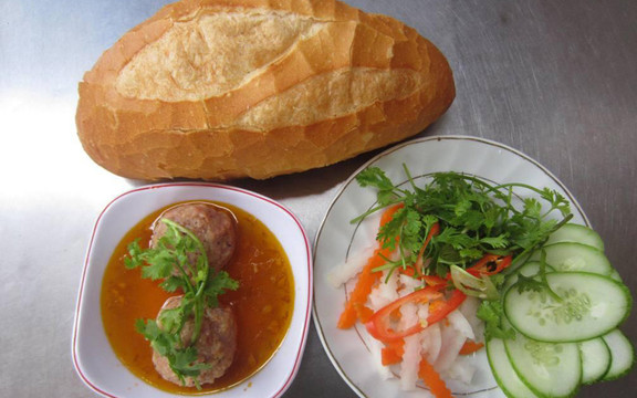 Cô Út - Bánh Mì Xíu Mại