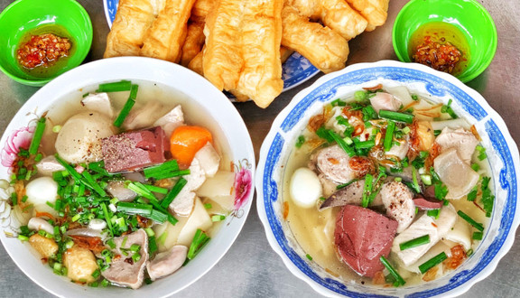 Cô Tám - Hoành Thánh Lá, Bánh Canh & Hủ Tiếu