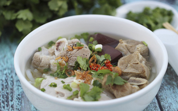 Bánh Canh Giò Heo - Hàng Gòn