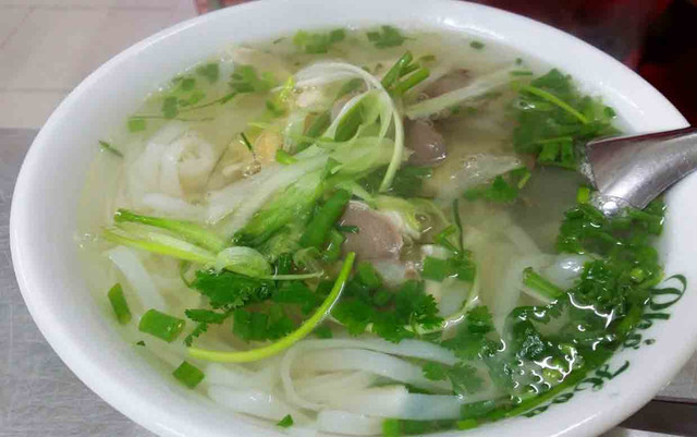 Công Khuyên - Phở Gà Ta