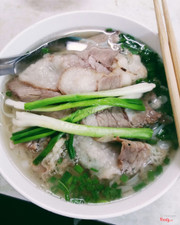 Phở gầu nạm đầy đặn