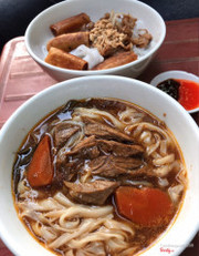 Phở bò kho và bún xào 20k