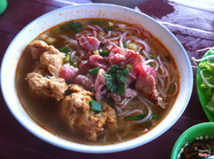 Bún tái + chả cua