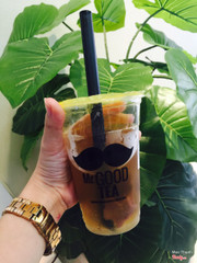 Phải nói là đã tìm thêm được 1 vị trà rất ưng của Mr Goodtea😜😍 hôm nay gọi trà xanh 30% đường thêm pudding socola vs lô hội❤️ trà k phải ngon suất sắc hay thơm như những hãng cao cấp nhưng giá 15k vậy là quá ổn r. Mình chọn 30% đường uống rất thanh mát. Thêm 2 topping nữa là vừa ngon😁😁 những lúc chán ngọt thì chỉ cần thế này thôi😘