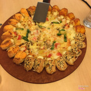 Pizza hải sản viền phomai