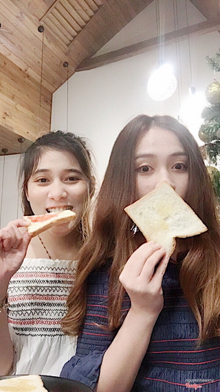 Mình với các bạn rất hay đến đây vào dịp cuối tuần. Nơi này thật sự rất toẹt vời dành cho những ai mê đồ ngọt như tụi mình. Có thể nói l’ang farm là thiên đường của bánh kẹo mứt, kem các loại, ngoài ra còn có cả bánh tráng nướng và nước trái cây, trà ... không thể kể hêt được. Vừa là nơi tụ họp bạn bè check in sống ảo mà còn là nơi thưởng thức các món ngon phải nói là quá tuyệt vời rồi . Nói túm cái quần lại là perfect nha các bạn 🤤❤️