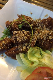 Cánh gà sốt đậu phộng