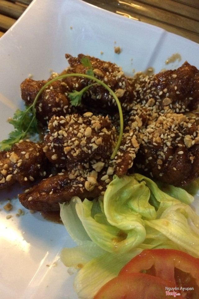 Cánh gà sốt đậu phộng