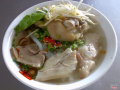 Bánh canh giò heo