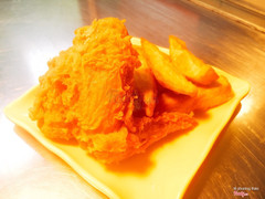 Mình đã nghe bạn bè giới thiệu nhiều về quán mà gần đây mới có cơ hội ghé qua . Đã ăn nhiều gà ở cùng cơ sở mr.thịnh và kfc nhưng đây là quán khiến mình tâm đắc nhất , đùi cánh của quán to bự , bột nhiều và nhìn rất đẹp . Ăn vừa miệng mà k bị cứng , ngon nhất phải kể đến khoai lang và chuối . Mình sẽ còn quay lại quán lần nữa