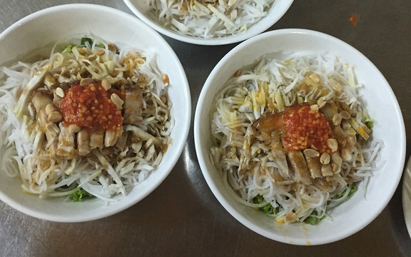 Bà Thuyên - Bún Mắm Nêm Heo Quay