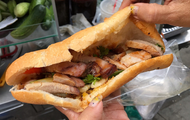 Bánh Mì Heo Quay - Bùi Viện