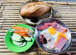 Mình gọi 1 phần chảo đầy đủ 42k mà quán đang km còn 32k :))