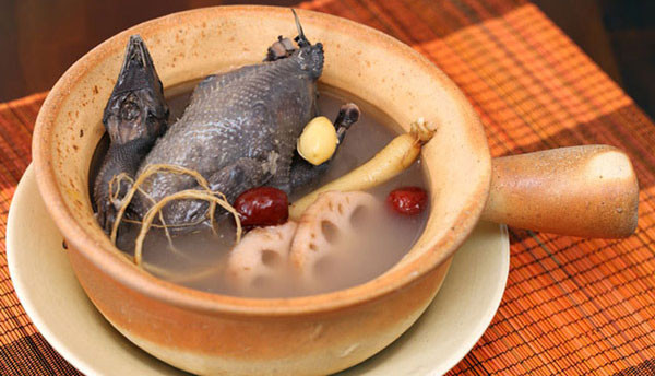 Gà Ác Tiềm Thuốc Bâc - Lạc Long Quân