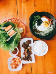 cơm trộn Hàn Quốc + thịt nướng hàn quốc