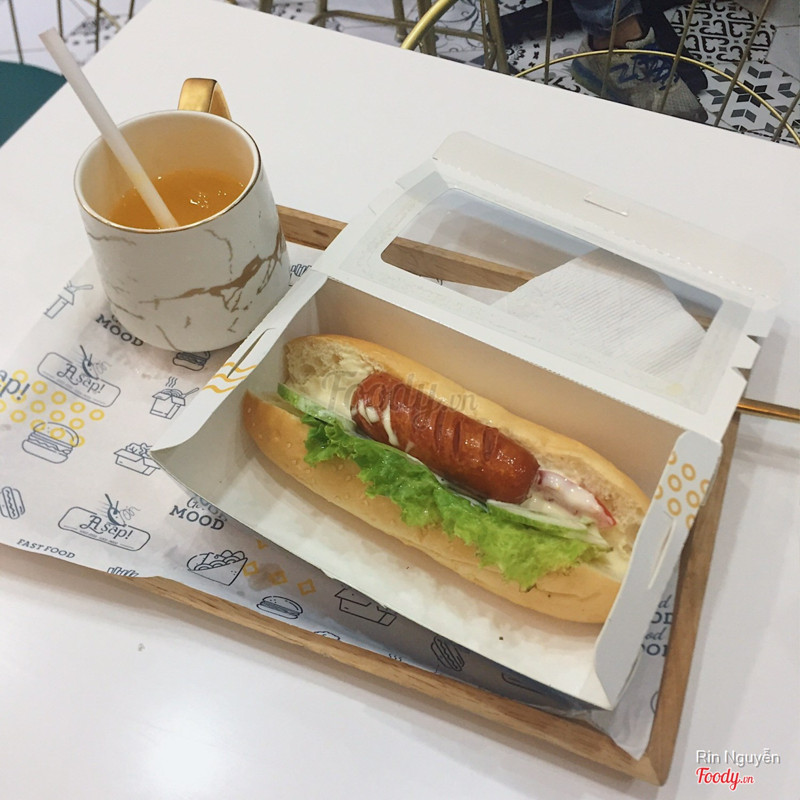 Hotdog + nước cam ép