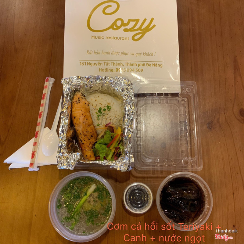 Cơ cá hồi, canh mướp đắng nhồi thịt, nước ngọt