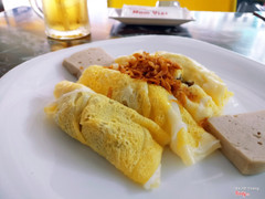 Bánh cuốn trứng (mình ko lấy rau giá)