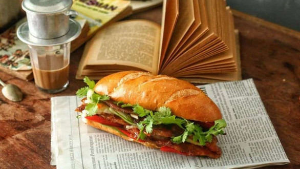 Bánh Mì Thịt Nguội & Giò Chả Sáu Phương - Âu Dương Lân