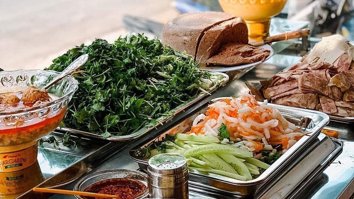 Bánh Mì Ba Lẹ - Bánh Mì Pate Thập Cẩm & Bánh Mì Cá - Nguyễn Thái Sơn