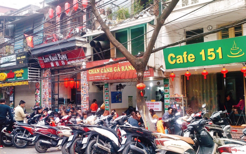 Quán đi vào trong ngõ giữa lan kwai fong và chân gà