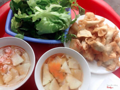 Vỏ giòn và nhân ăn ngon đậm đà lại rẻ nữa nhưng mà chỉ thích ăn há cảo ở đấy còn bánh tôm ăn cũng đc