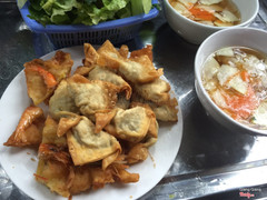 Há cảo chiên cùng bánh tôm 