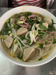 Bún bò tái viên