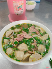 Bún bò tái bò viên