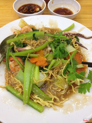 Mì giòn ruồi hải sản