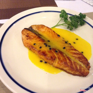 cá hồi sốt chanh leo