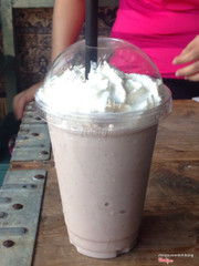 Quán đẹp nhưng hơi cũ . Nước ok 