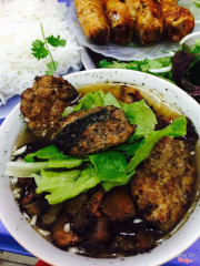 Là người bắc mình tất nhiên hợp khẩu vị món bắc hơn . Bún chả Hà Nội ở đây là mình thích nhất . Ngon đungs chất Bắc