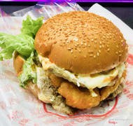 Hamburger bò 2 tầng tôm phô mai