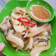 tai heo muối chua