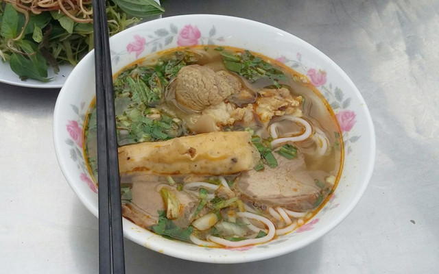 Bún Bò & Cơm Phần Tự Chọn