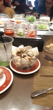 M&#236;nh đang ngồi chờ m&#243;n th&#236; bất ngờ đc bạn phục vụ mang cho cả 1 nắp ngh&#234;u&#128536;&#128536;&#128536;