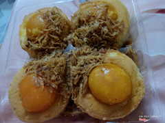 hộp 4 cái trứng, chà bông - 30k 