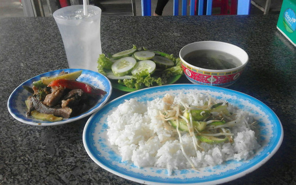 Cơm Bình Dân - 74 Phúc Tân