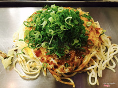 Okonomiyaki cực ngon cho trời thu se mát nha ^^ cứ ghé vào cửa hàng Okonomiyaki 91 Thuỵ Khuê )))) ngoài ra còn rất nhiều món Nhật nữa 