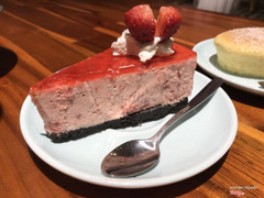 Bánh cheesecake dâu