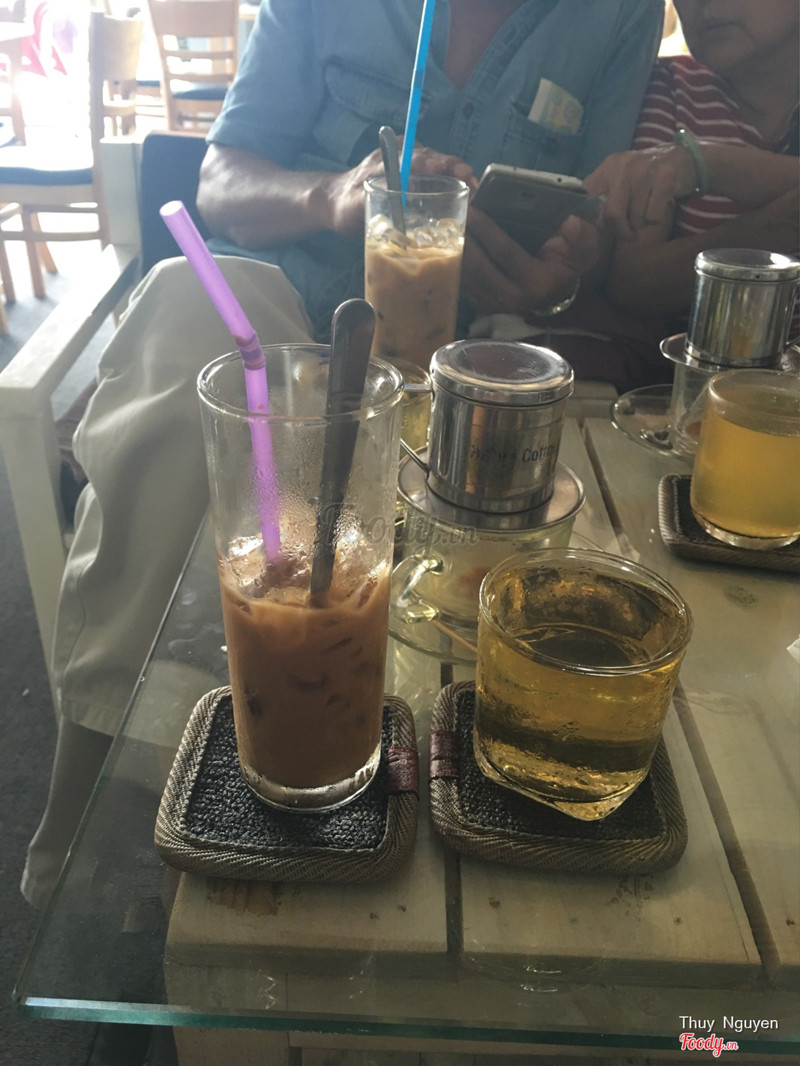 Cafe sach đung nghia!