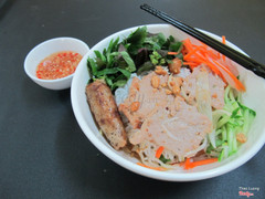 Bún thịt xào