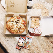 Chicken supreme và bánh phô mai cuộn