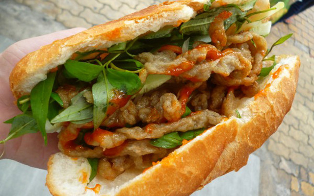 Bánh Mì Chả Cá - Bà Hom