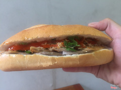 Bánh mì chả bò + chả cá 20k