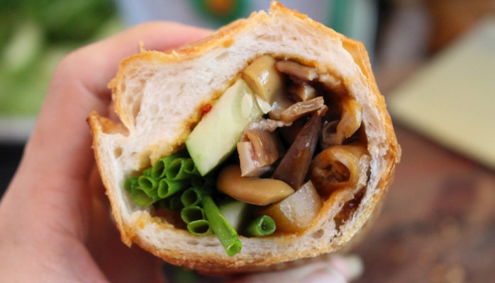 Bánh Mì Phá Lấu & Xá Xíu - Trần Nhân Tôn